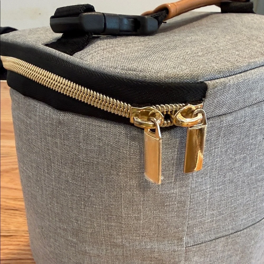 Momojing insulated breastmilk cooler and baby bottle bag